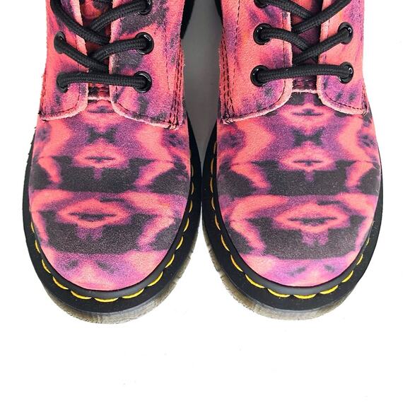 NWT Dr Martens Purple Tie Dye 1460 Lace Up Ankle Boots Women’s 7 Shoes - Picture 11 of 13